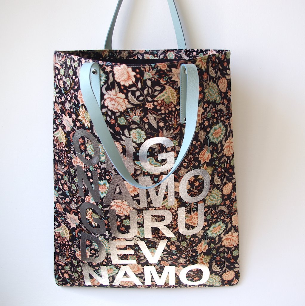 HIGH BAG #23 - EVA ZINGONI - Sac cabas de luxe - Ong namo guru dev namo - Yoga kundalini - Silk bag - Eco bag - Sustainability - Tote bag - Eco designer 