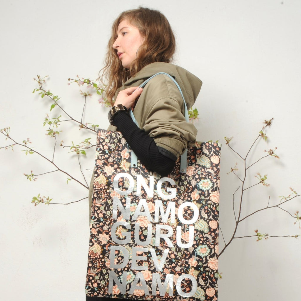 HIGH BAG #23 - EVA ZINGONI - Sac cabas de luxe - Ong namo guru dev namo - Yoga kundalini - Silk bag - Eco bag - Sustainability - Tote bag - Eco designer 