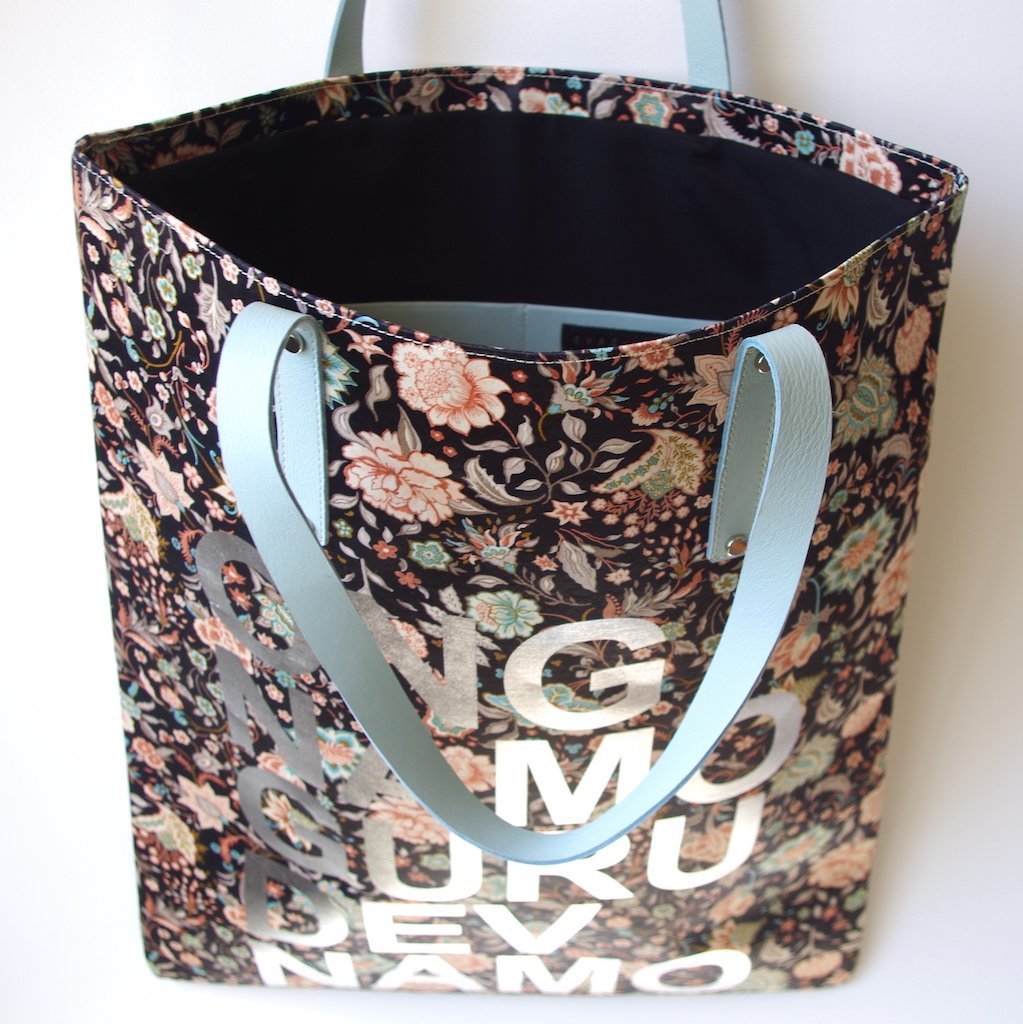 HIGH BAG #23 - EVA ZINGONI - Sac cabas de luxe - Ong namo guru dev namo - Yoga kundalini - Silk bag - Eco bag - Sustainability - Tote bag - Eco designer 